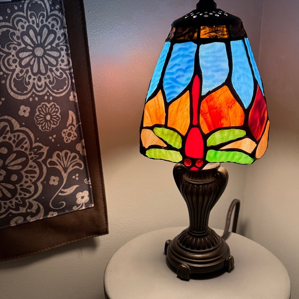 Stained Glass Table Lamp with Dragonfly